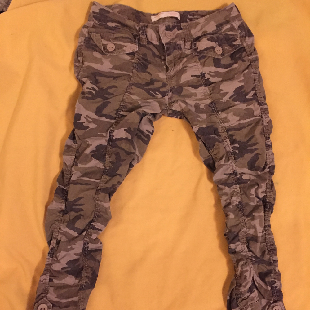 No Boundaries Soft Light Weight Camo Capri Sz 3